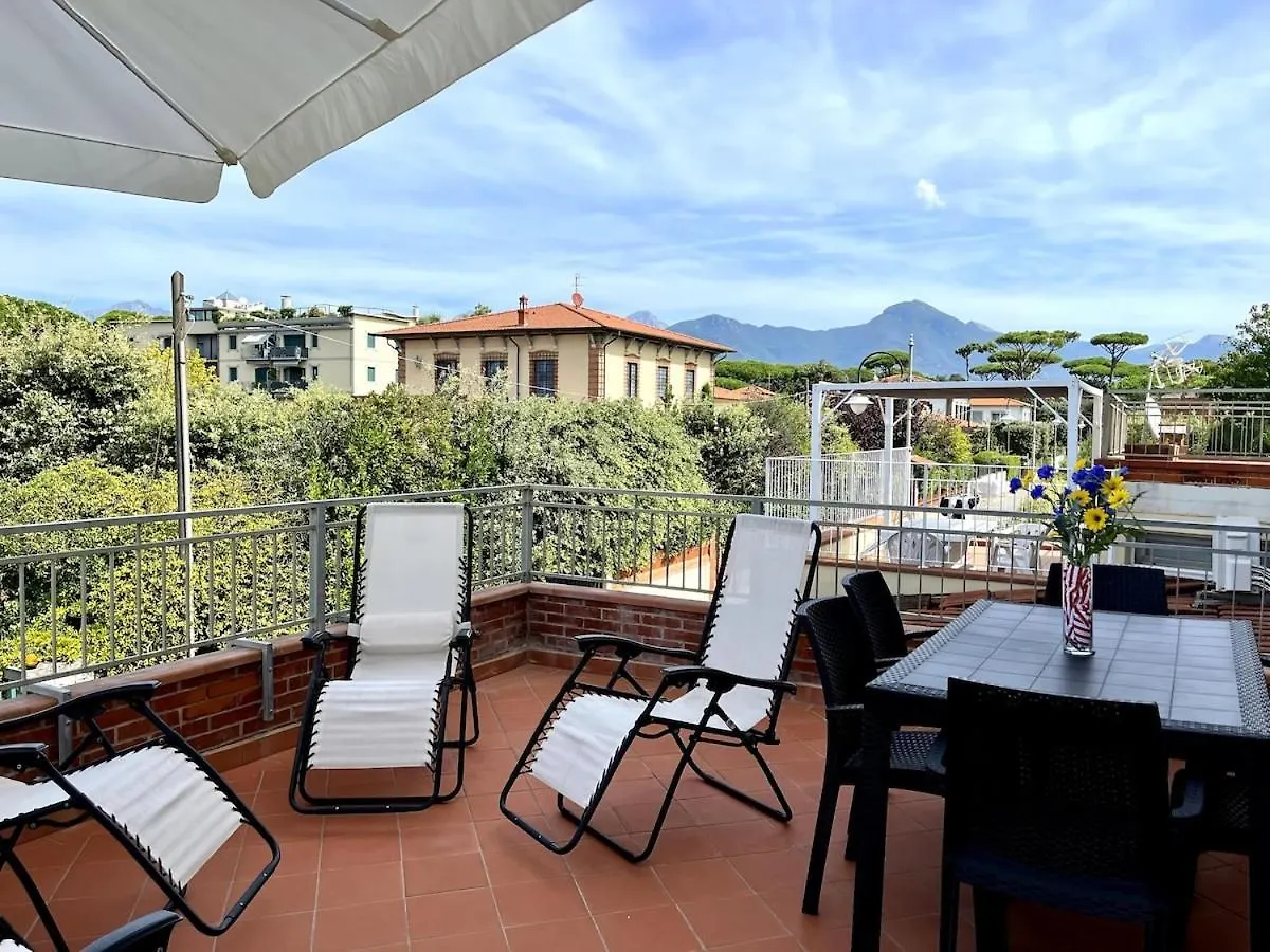 Apartment Villa Marina Di Pietrasanta With Private Pool 200M From The Beach