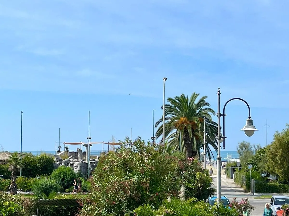 Villa Marina Di Pietrasanta With Private Pool 200M From The Beach Apartment