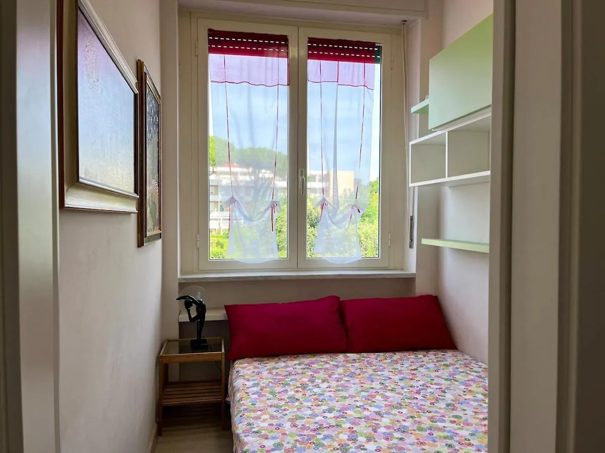 Apartment Villa Marina Di Pietrasanta With Private Pool 200M From The Beach