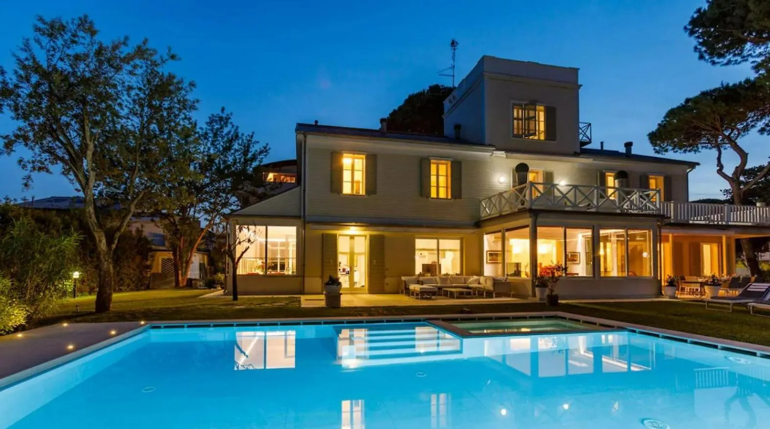 Apartment Villa Marina Di Pietrasanta With Private Pool 200M From The Beach