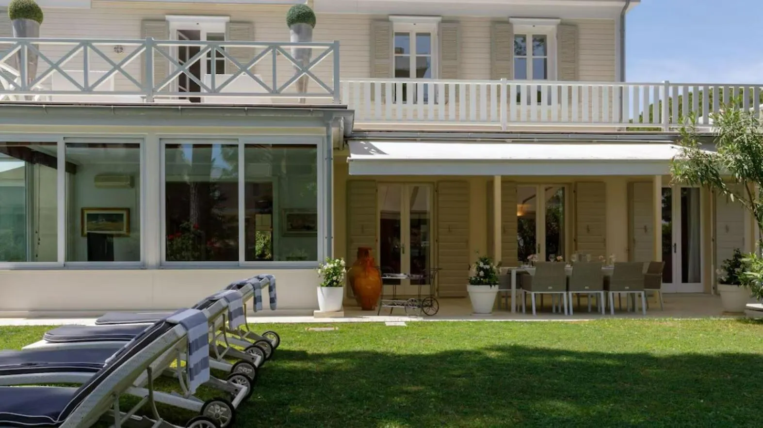 Apartment Villa Marina Di Pietrasanta With Private Pool 200M From The Beach