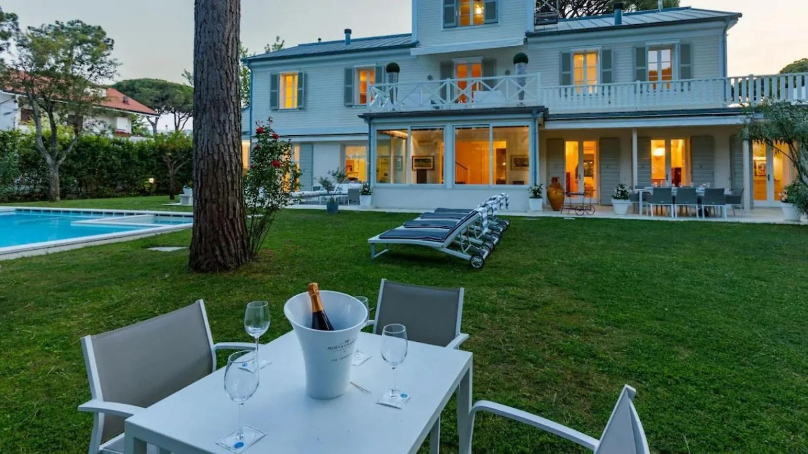 Villa Marina Di Pietrasanta With Private Pool 200M From The Beach