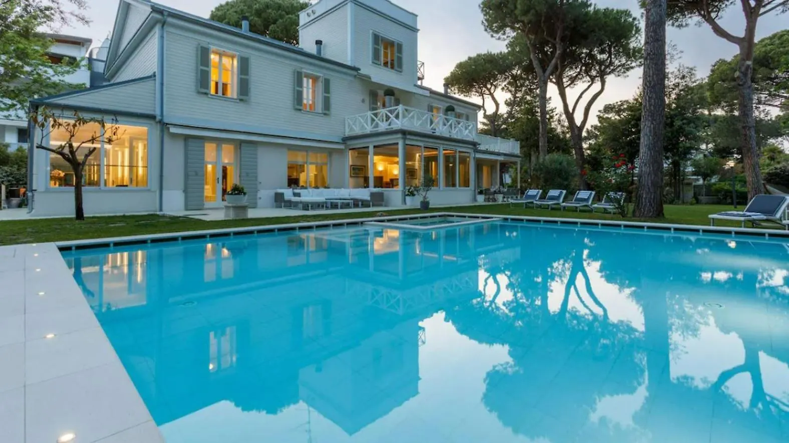 Apartment Villa Marina Di Pietrasanta With Private Pool 200M From The Beach Italy