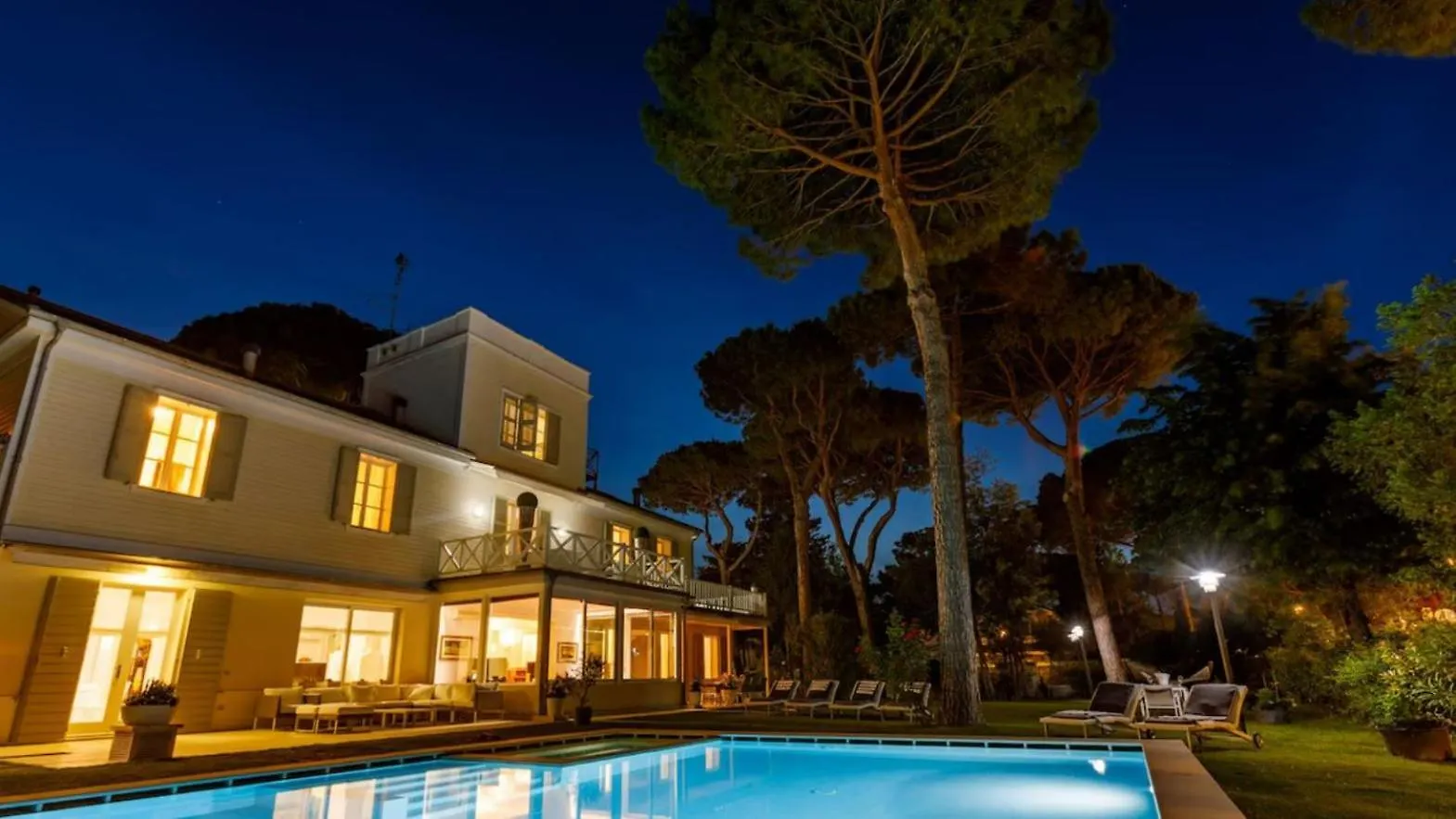 Apartment Villa Marina Di Pietrasanta With Private Pool 200M From The Beach Italy