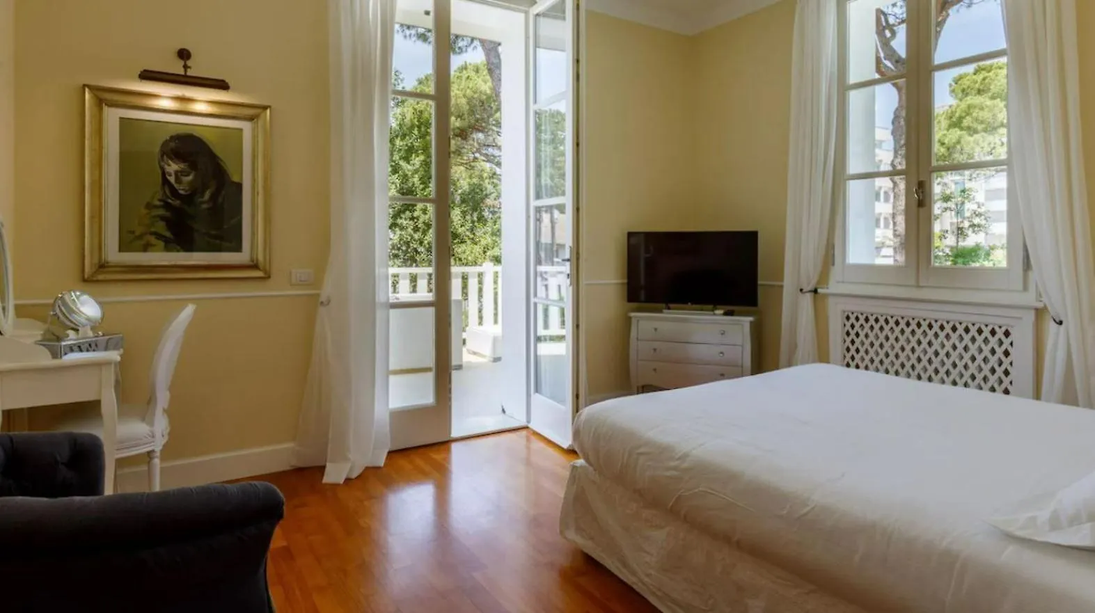 Apartment Villa Marina Di Pietrasanta With Private Pool 200M From The Beach