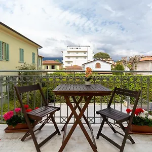 Appartamento Vacation With 3 Separate And Private Parking, Marina di Pietrasanta